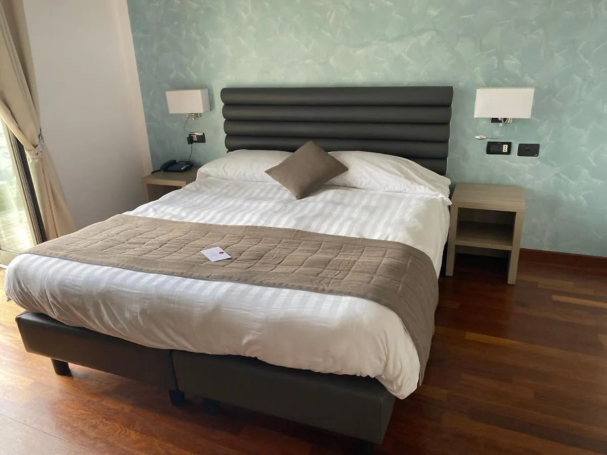 Hotel Parigi & Spa Bordighera 4*,